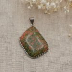 Conjunto de pingentes de cabochon com pedra unakite 