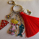 Porta-chaves pingentes de gato e rato com pompom vermelho