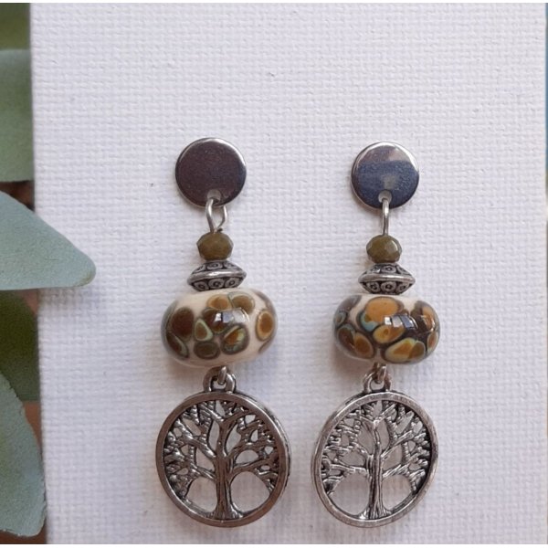 boucles d'oreille perle rakue en verre fil&eacute; et pendentif symbole arbre de vie en m&eacute;tal argent&eacute;
