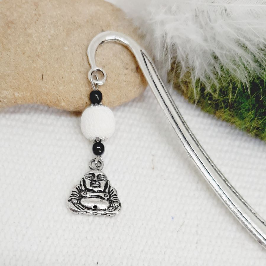 pingente de marca de página buda prata e yin de pérola e yang branco e preto