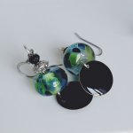 brincos de desenhador verde e preto para orelhas furadas feitas à mão