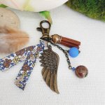 Porta-chaves ou jóia de bolsa com pingente de asa de anjo bronze de cor castanha e azul 