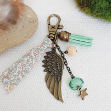 Porta-chaves ou jóia de bolsa com pendente de asa de anjo em cores pastel macias