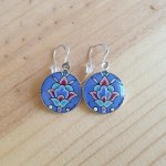 Brincos pingentes azul/prata/verde/verde/rosa e arabesco