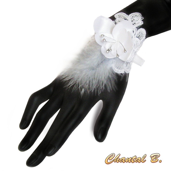 Pulseira de casamento de rendas e flor de cetim branca