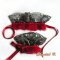 Pulseiras de punho vermelho com renda preta e pele prateada