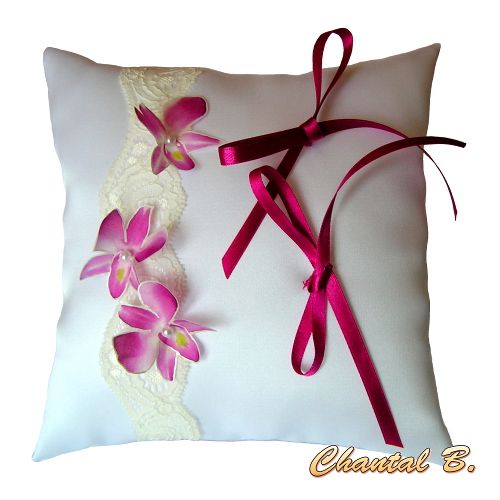 Pulseira de orquídea adaptável a uma faixa de cabelo de renda branca e à sua flor de casamento de orquídea de seda rosa