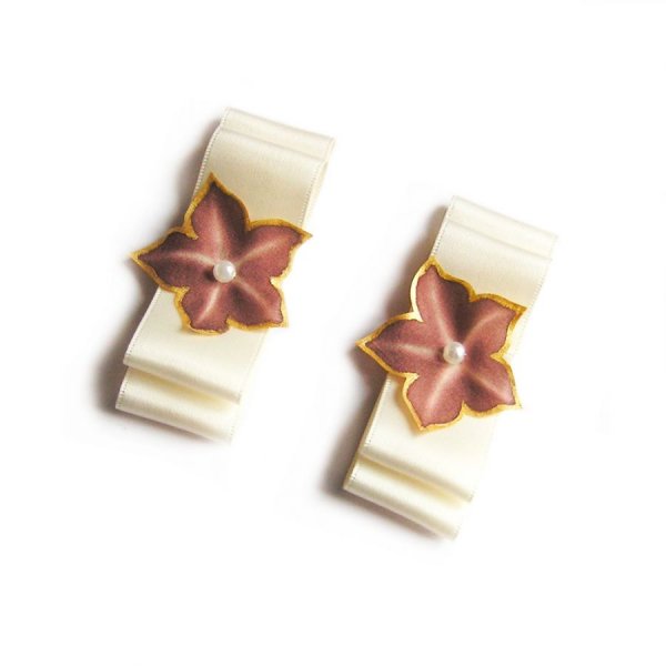 clipes sapatos noiva em marfim com la&ccedil;o de cetim e flor de seda casamento de chocolate