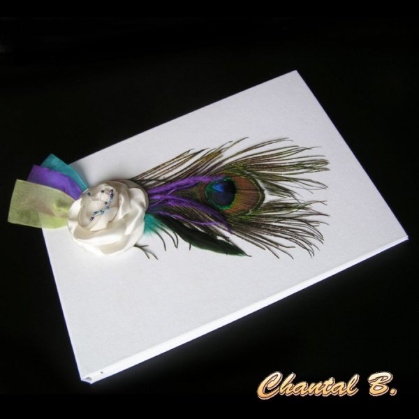 liga de casamento pena de pav&atilde;o de marfim e flor de cetim