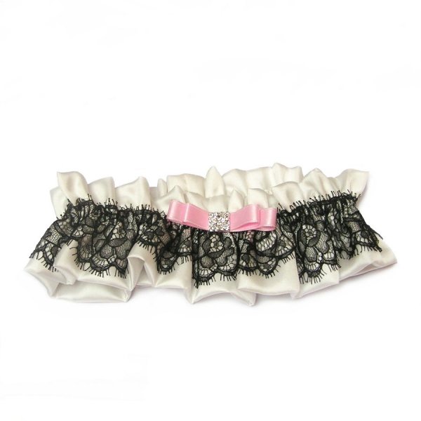 liga de casamento em renda de seda preta com la&ccedil;o rosa