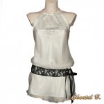 Blusa branca de blusa com cinto de renda pintado à mão em preto