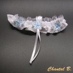 liga de casamento com cetim branco e flores de rendas românticas de seda azul