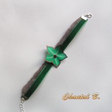Pulseira de renda de veludo com flor de seda verde