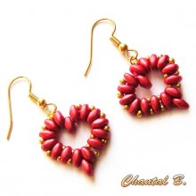 Brincos de dia de São Valentim com pérolas de coração de coral vermelho e dourado no casamento à noite banhados a ouro