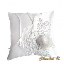 almofada com anel de casamento tema de renda de prata romântica rosa branco