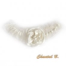 liga de noiva com flor de cetim e marfim de organza
