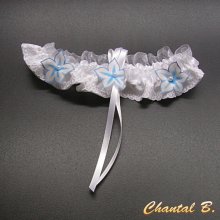 liga de casamento com cetim branco e flores de rendas românticas de seda azul