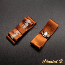 ganchos de calçado com laço de cetim de cobre e renda de marfim