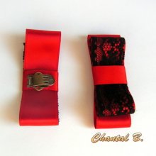 sapatos de casamento vermelhos com laço de cetim vermelho e renda preta