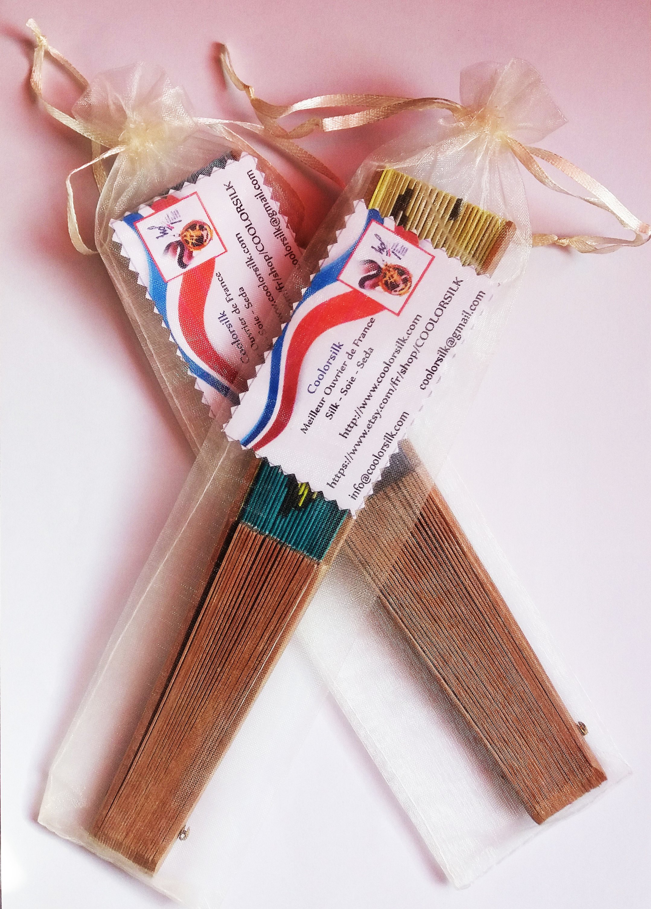 Fleur de mon coeur, &eacute;ventail en satin dessin&eacute; et peint &agrave; la main 