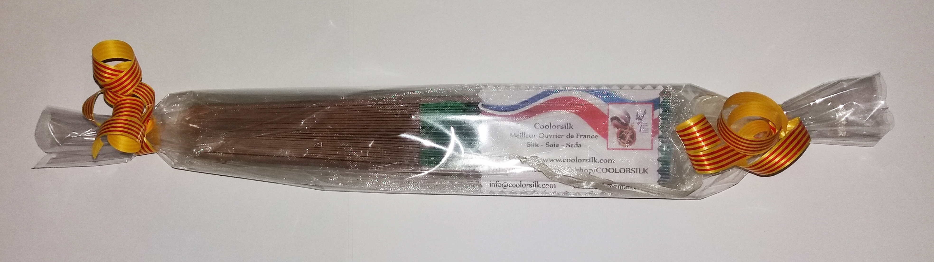 A minha primeira ventoinha de algodão desenhada e pintada em primeira mão "Minouche