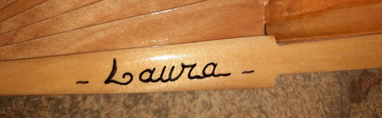 Bonito leque em algodão acetinado inteiramente pintado à mão "Mexican Amate".