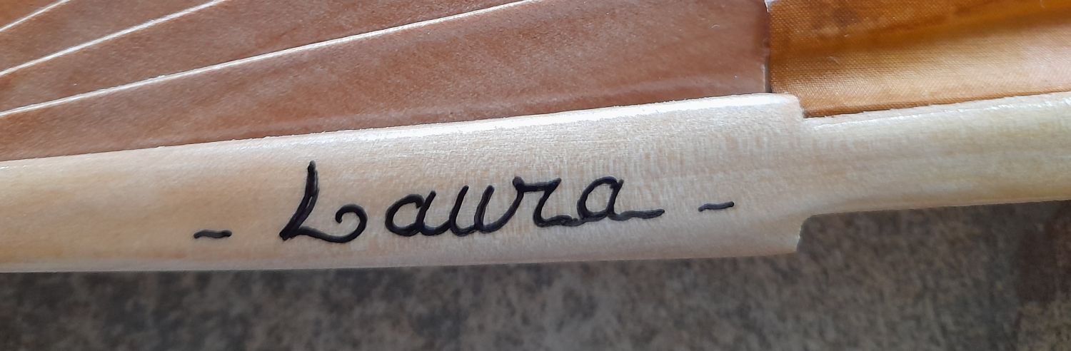 Bonito leque em algodão acetinado inteiramente pintado à mão "Mexican Amate".