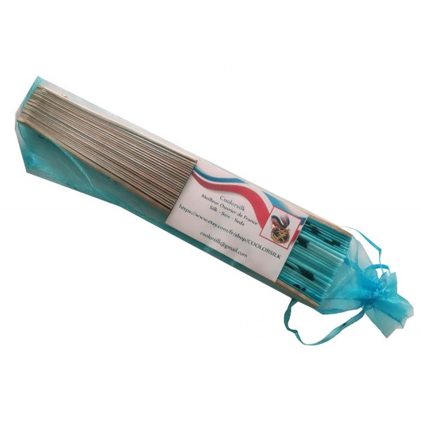 Um belo leque de seda desenhado &agrave; m&atilde;o e pintado &agrave; m&atilde;o para o perfeito "Big Day".