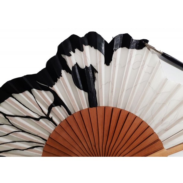 Eventail en satin de coton dessin&eacute; et peint &agrave; la main "Monarcal lagon"