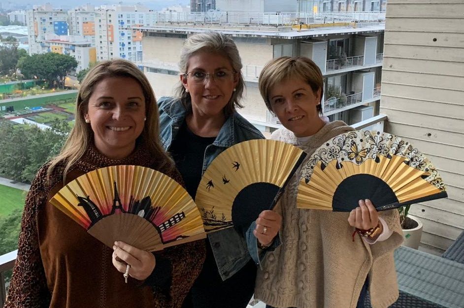 Ventilador de cetim desenhado à mão e pintado à mão "Soirée d'or