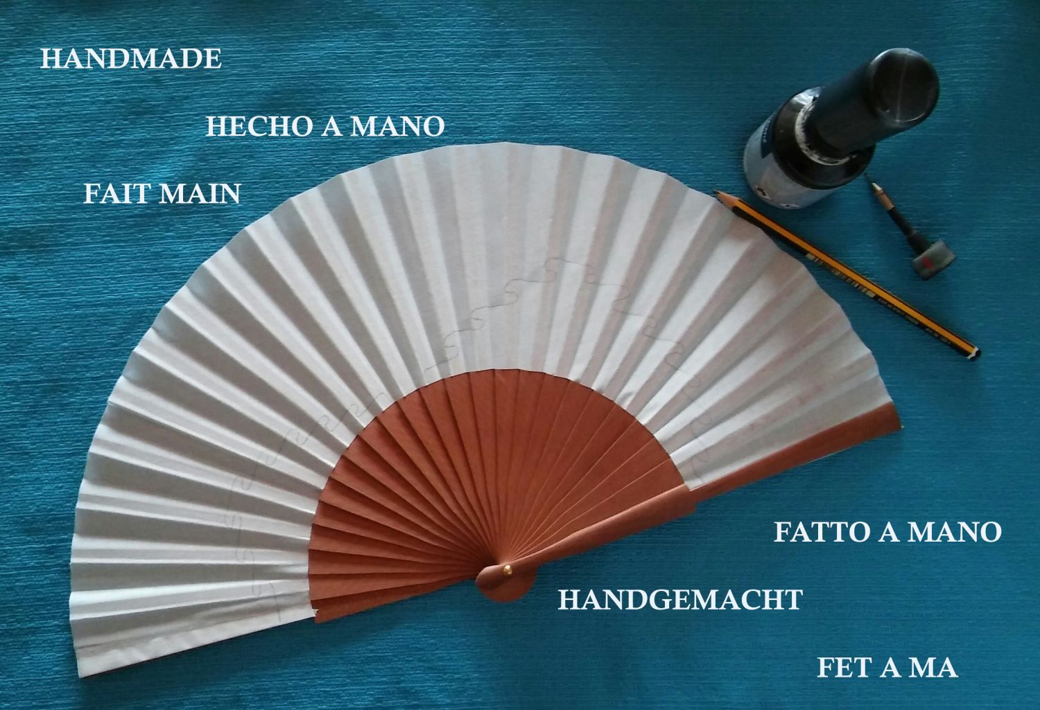 Ventilador de cetim pintado e desenhado à mão "Beija-flor verde