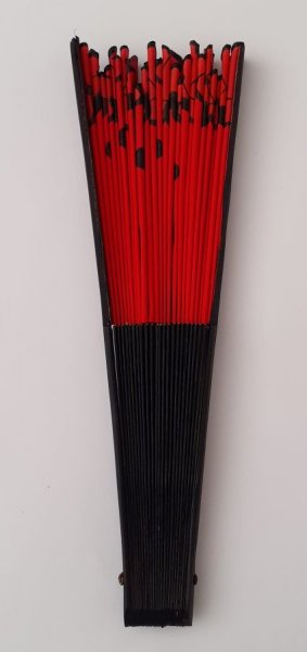 Ventilador de cetim desenhado e pintado &agrave; m&atilde;o "M&aacute;laga