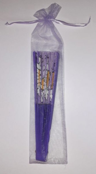 O meu primeiro leque de algod&atilde;o desenhado e pintado &agrave; m&atilde;o para personalizar