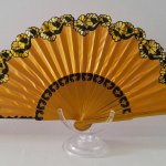 Ventilador de cetim desenhado e pintado à mão 'Flamenco