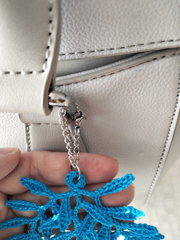 Jóia de bolsa - Folhas - Azul eléctrico