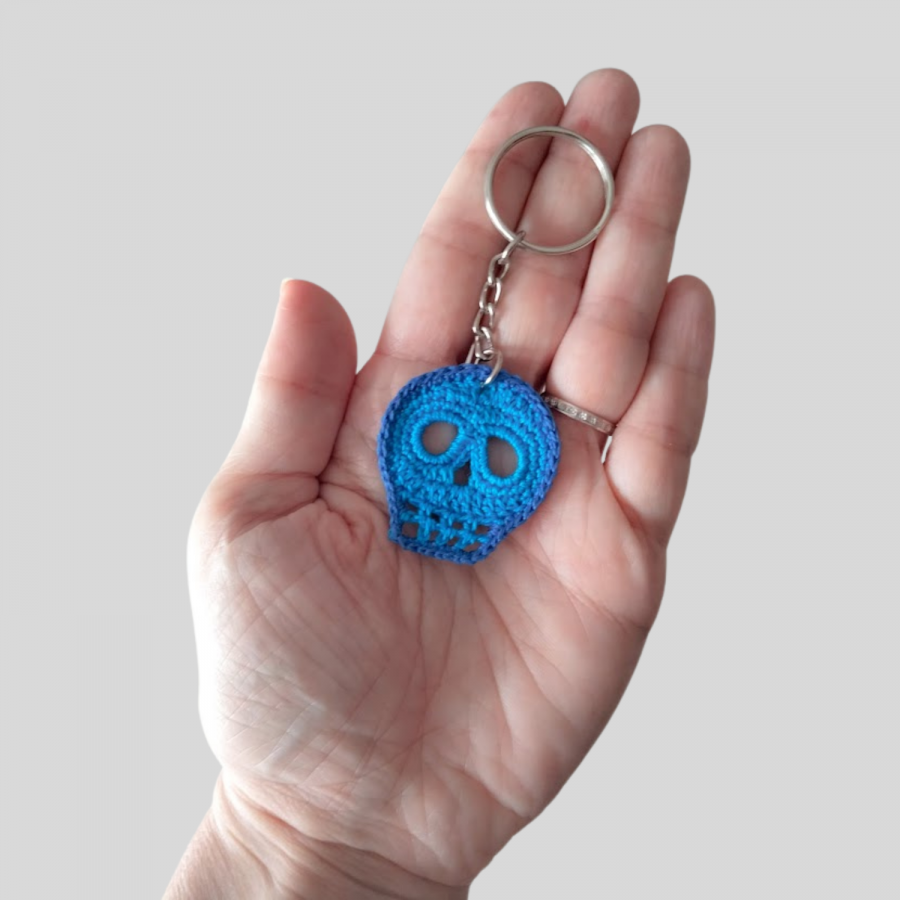 Chaveiro "Skull and Crossbones" Azul Eléctrico