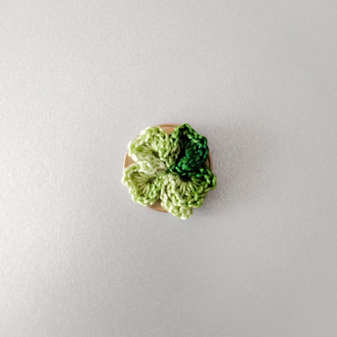 Trevo de 4 folhas - do branco ao verde