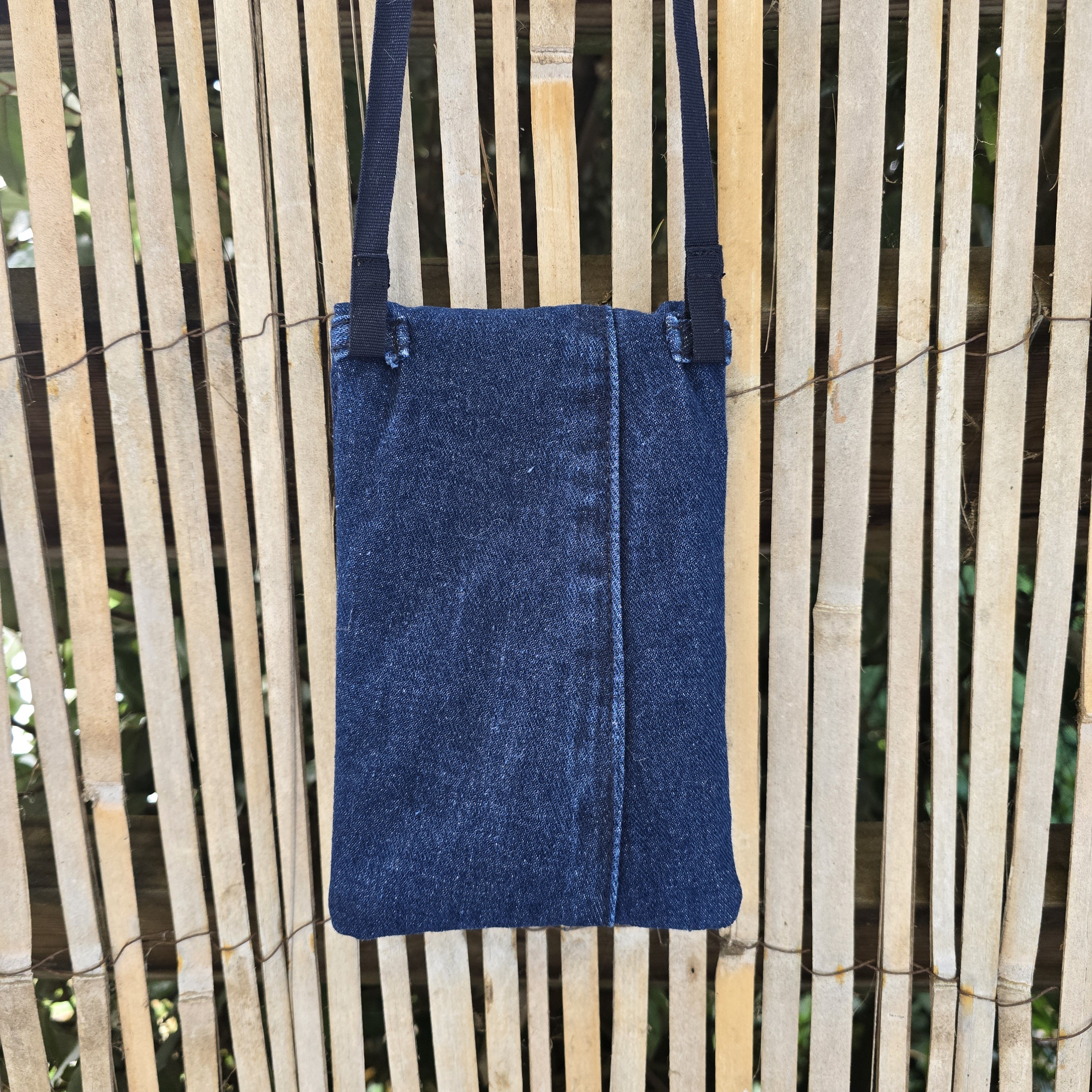 Pochette en tissu pour t&eacute;l&eacute;phone, avec bandouli&egrave;re