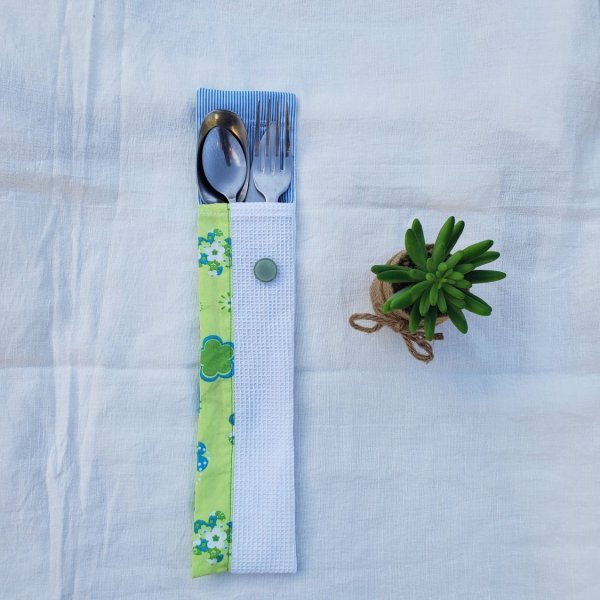 pochette &agrave; couverts en tissu