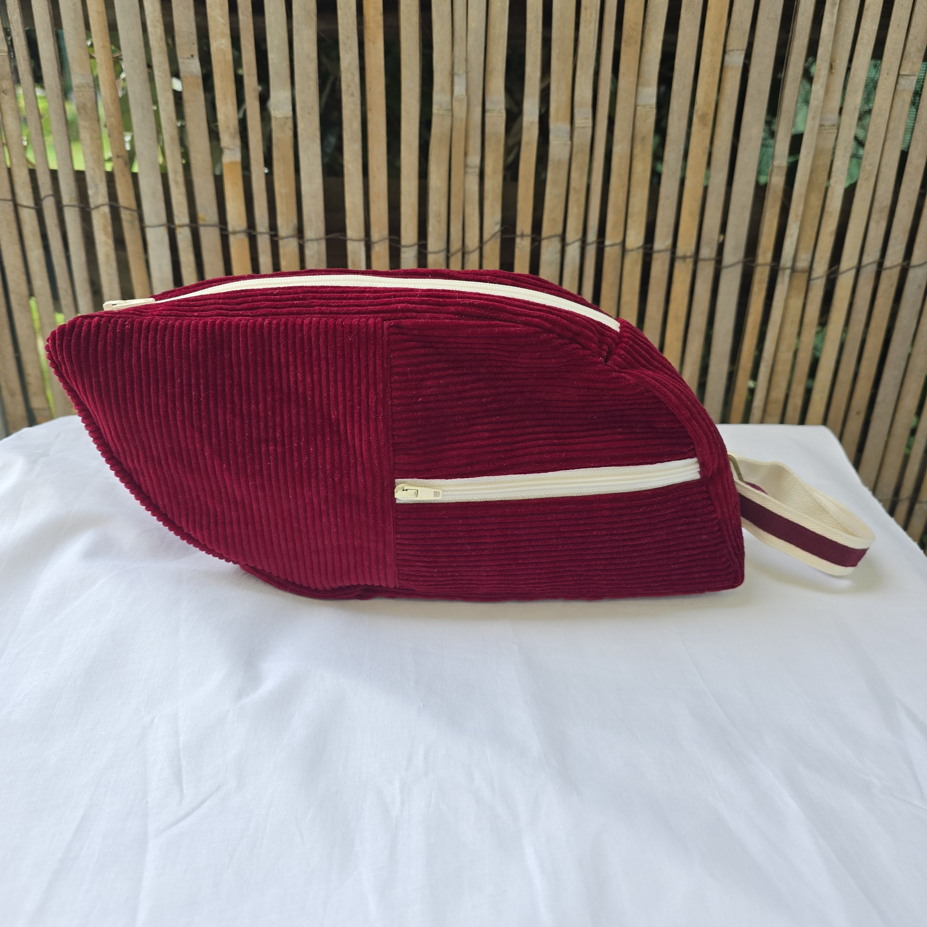 Sac banane r&eacute;invent&eacute; : design unique. &Eacute;co-conception et Style unique en mat&eacute;riaux recycl&eacute;s.