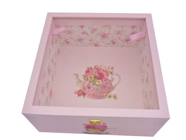Caixa de madeira e a sua tampa de vidro. Modelo : chá de rosas