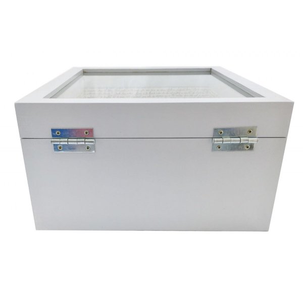 Caixa de madeira e a sua tampa de vidro. Modelo : carta de &aacute;gua rosa