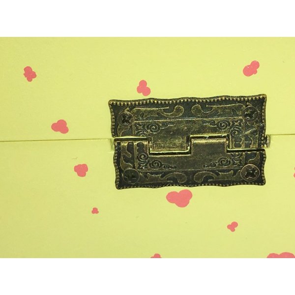 Caixa de madeira com tampa de vidro. Modelo : sakura amarelo