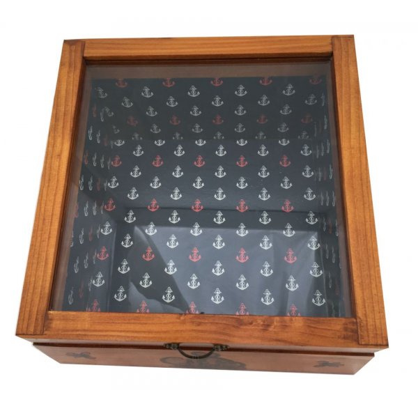 Caixa de madeira inclinada e a sua tampa de vidro. Modelo: &acirc;ncora marinha.
