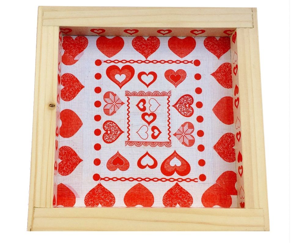 Tapete de mesa em toros de loureiro / madeira de avelã, reversível numa chávena com decoração de coração jacquard
