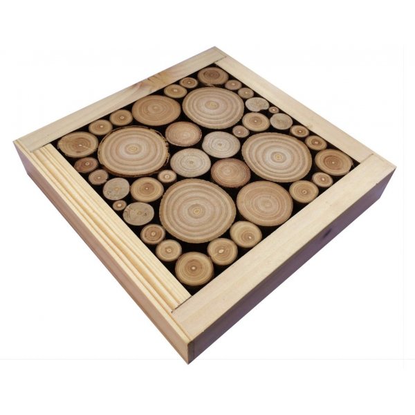 Tapete de mesa em toros de loureiro / madeira de avel&atilde;, revers&iacute;vel numa ch&aacute;vena com decora&ccedil;&atilde;o de cora&ccedil;&atilde;o jacquard