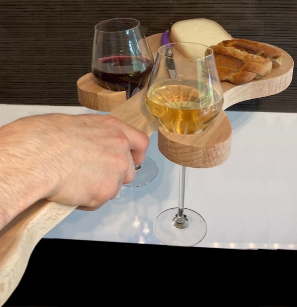 T&aacute;bua de corte de madeira de faia natural FSC modelo de guitarra para 2 copos