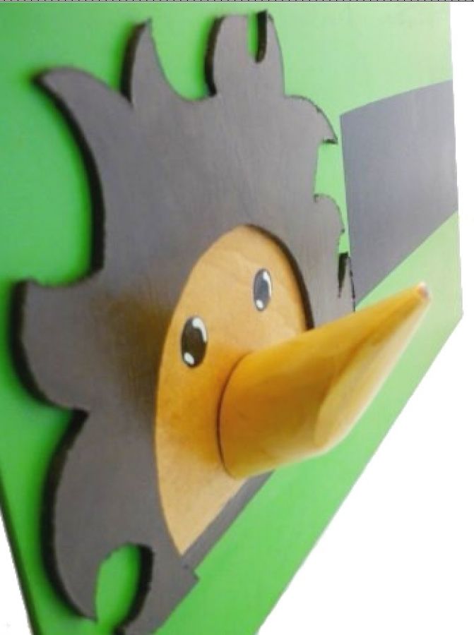 Modelo do conjunto Volta à Escola de Madeira: Porco-espinho (Copo para lápis e Gancho de Casaco Montado na Parede)