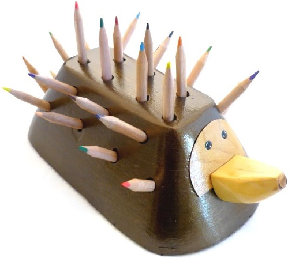 Modelo do conjunto Volta à Escola de Madeira: Porco-espinho (Copo para lápis e Gancho de Casaco Montado na Parede)