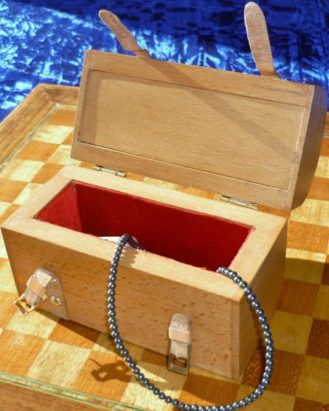 Peito Curvo muito bonito em madeira maci&ccedil;a de faia 